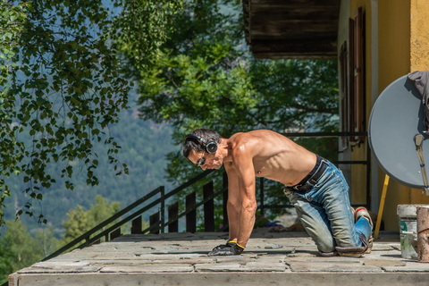 Laying tiles